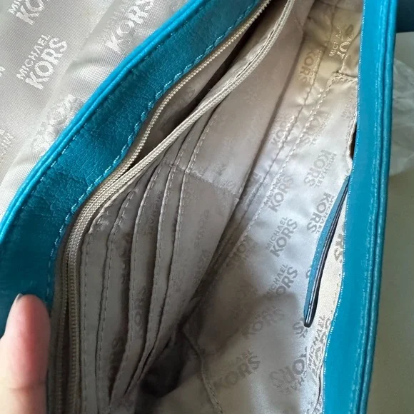 Michael Kors Turquoise Shoulder Bag with Gold Chain - Picture 3 of 8